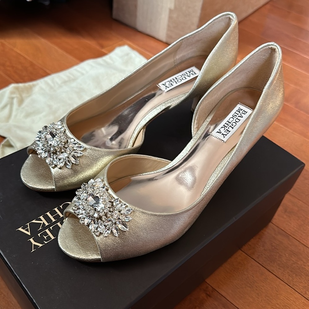 Badgley Mischka gold heels, worn only once!